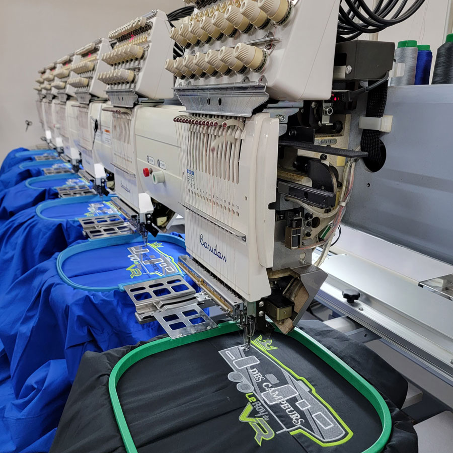 Broderie sur vêtement.