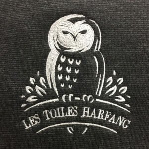 Broderie sur vêtement.